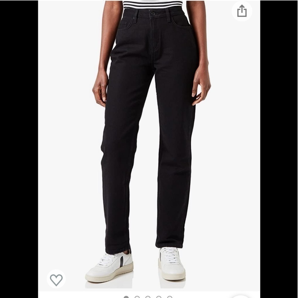 NWT.   Black boyfriend jeans  28 inch waist